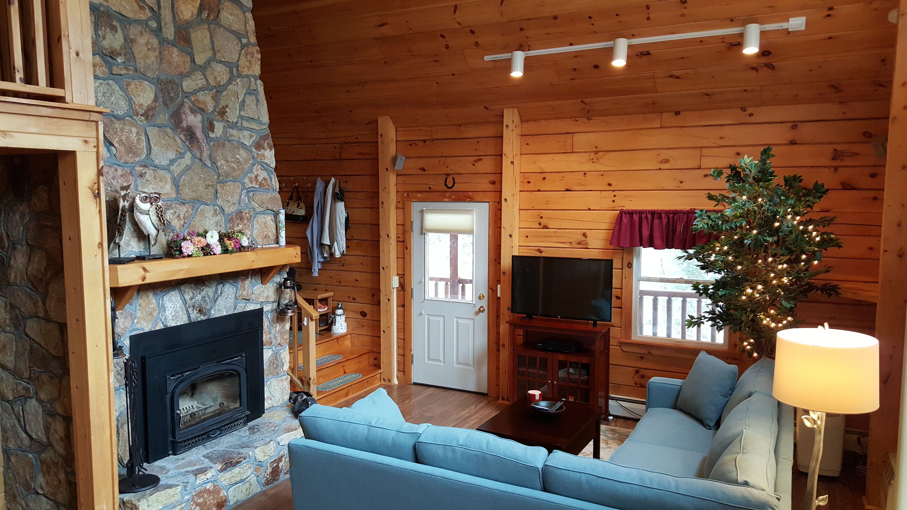  Modern log home,  heart of White Mtns, Twin Mtn, 7 mins to Bretton Woods, pets+