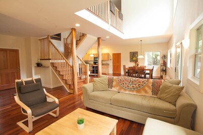 Lovely home with hot tub near Volcano National Park