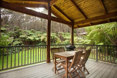 Lovely home with hot tub near Volcano National Park