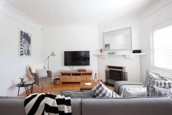 Télévision, Netflix, lecteur de DVD, services de streaming