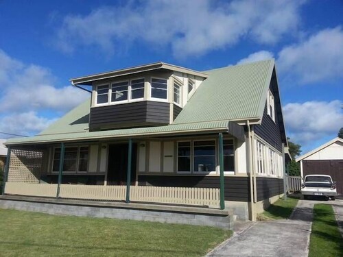 Beachside - Beauty Point. 
Unique Spacious Waterfront Pet-friendly