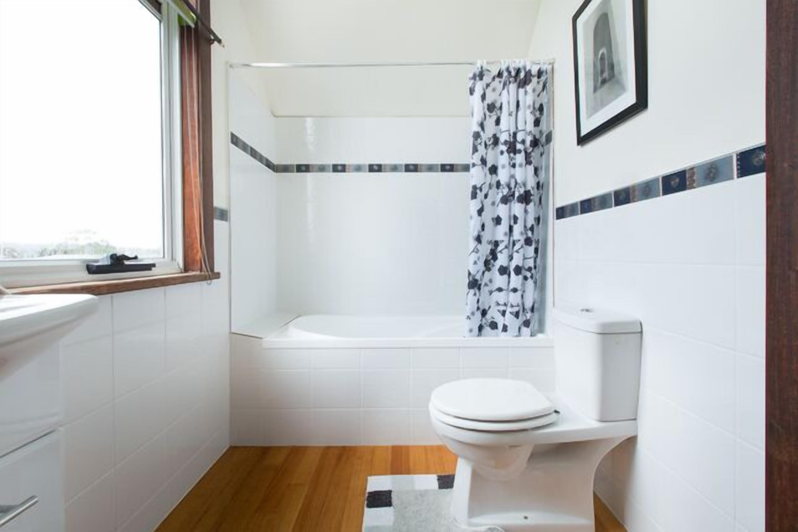 Beachside - Beauty Point. \nUnique Spacious Waterfront Pet-friendly — image 11