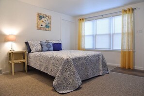 2 bedrooms, desk, iron/ironing board, travel crib - Relax & Feel At Home During Your Pittsburgh Stay (Pittsburgh)