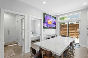 4 bedrooms, iron/ironing board, WiFi, bed sheets