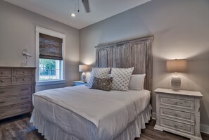 6 slaapkamers, een strijkplank/strijkijzer, wifi, beddengoed