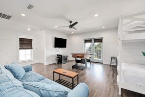 6 habitaciones, tabla de planchar con plancha, wifi y ropa de cama 