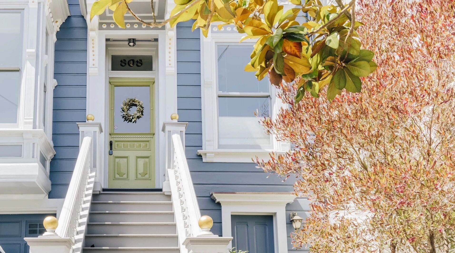 Sunny Victorian for Friends or Families - Garden, 2 Living Rooms, & Fun for Kids