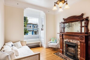 Interior - Sunny Victorian Home - Stylish, Comfy, Convenient (San Francisco)