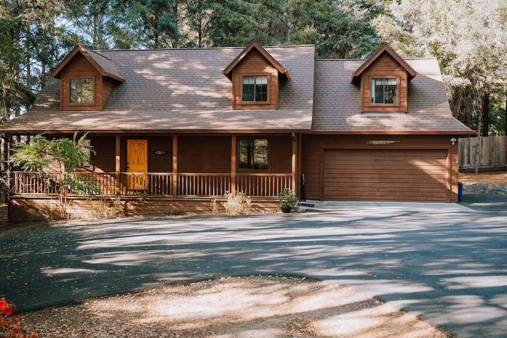 Blackberry Cottage located next to Wineberry Lodge
