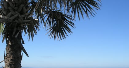 Quiet Waterfront-Heated private pool-Close to dinning and shops