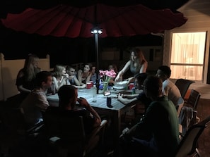 Outdoor dining - Phillips Academy Area – Ideal for Families Visiting Campus & Touring New England (Andover)