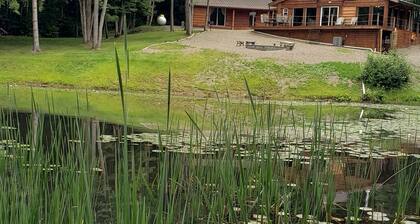 Peaceful cabin getaway close to Ellicottville and Holimont.