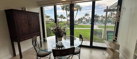 تناول الطعام