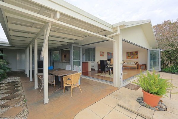 屋外ダイニングエリア