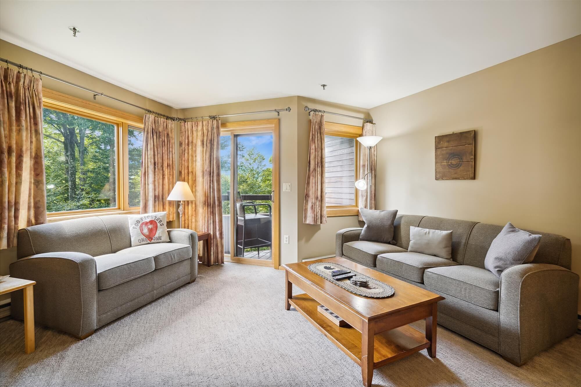 Two bedroom Condo with great views, location and sports center Highridge B4