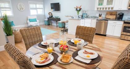 Spacious and Updated 2 Bedroom Condo in the Heart of Newport