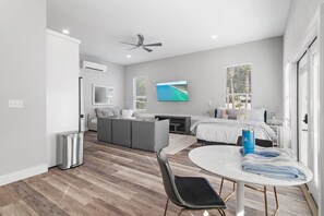 5 bedrooms, desk, iron/ironing board, free WiFi - Sleeps 16*Private Pool*Golfcart*Walk2Beach (Santa Rosa Beach)