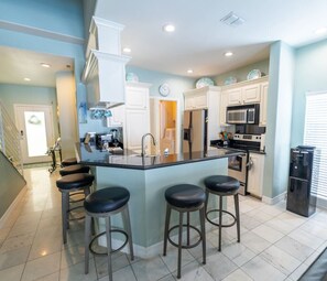 Microwave, stovetop, dishwasher, coffee/tea maker - Townhome/4 Bdrm Sleeps 13/ Priv Pool 2 min to beach (South Padre Island)