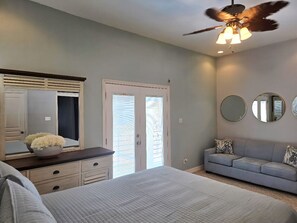 4 bedrooms, iron/ironing board, WiFi, bed sheets