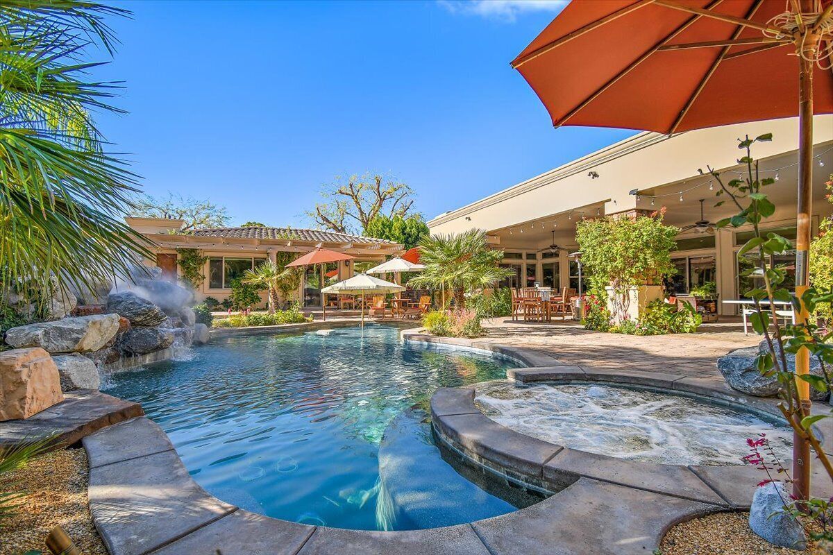 Great event home! Gorgeous gardens and yard.