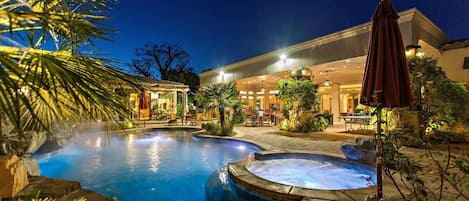 Piscina all'aperto, una piscina riscaldata