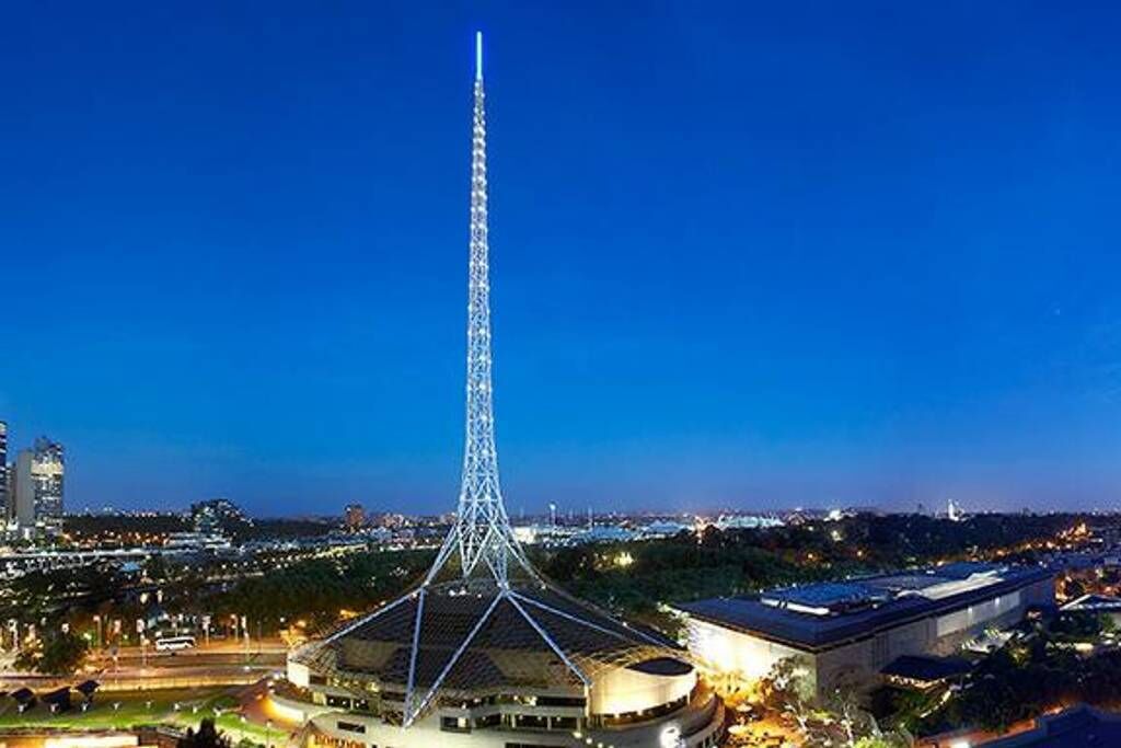 Exclusive Stays - Gallery Tower — image 4