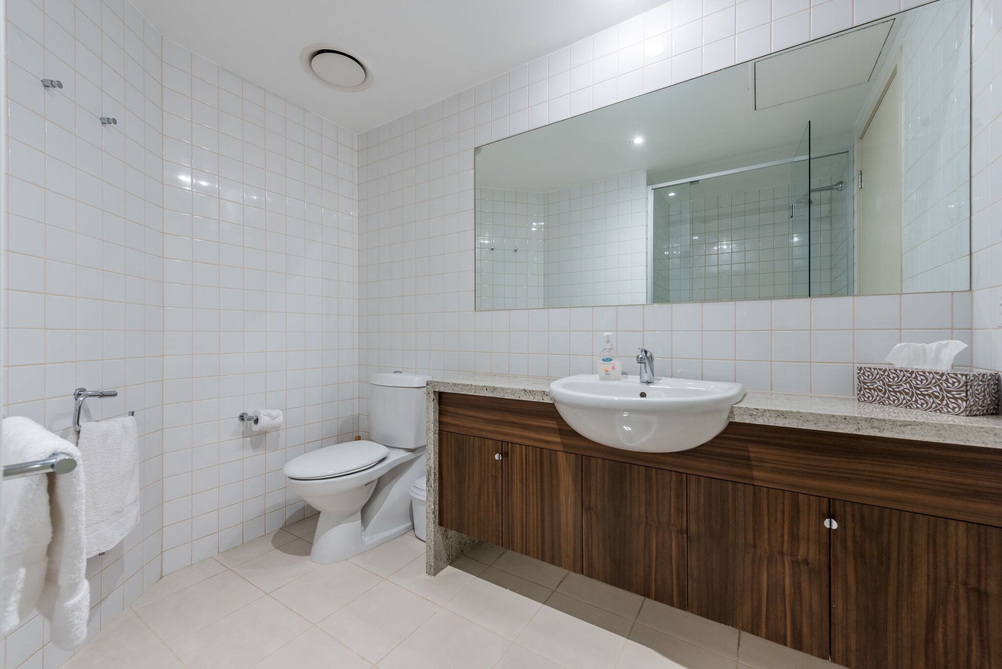 Exclusive Stays - Gallery Tower — image 17