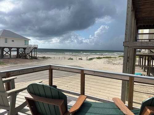 Beach-front! Featured on HGTV's Beachfront Bargain Hunt "Fleeing to Freeport".