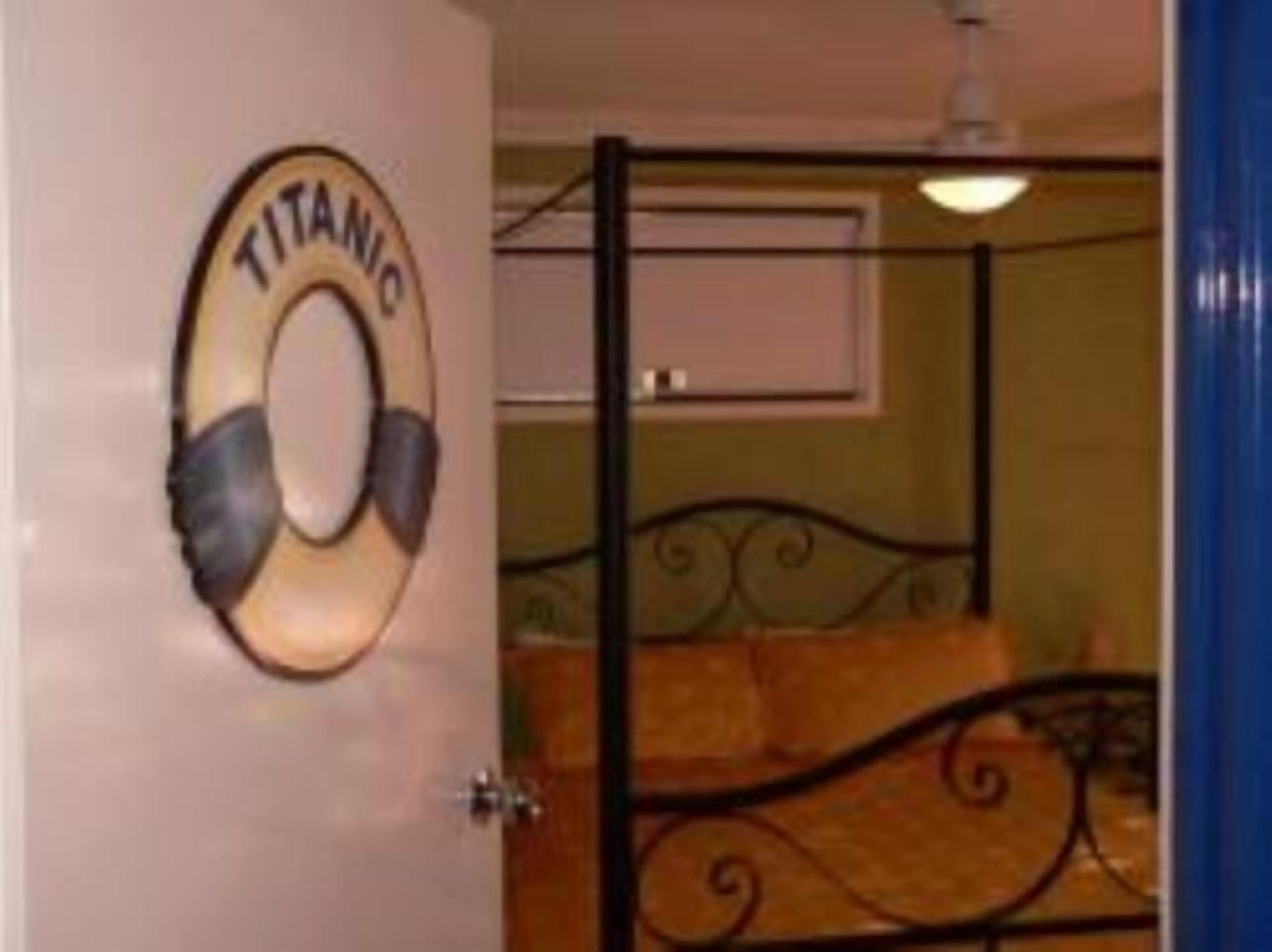 THE BOATHOUSE MACLEAY ISLAND