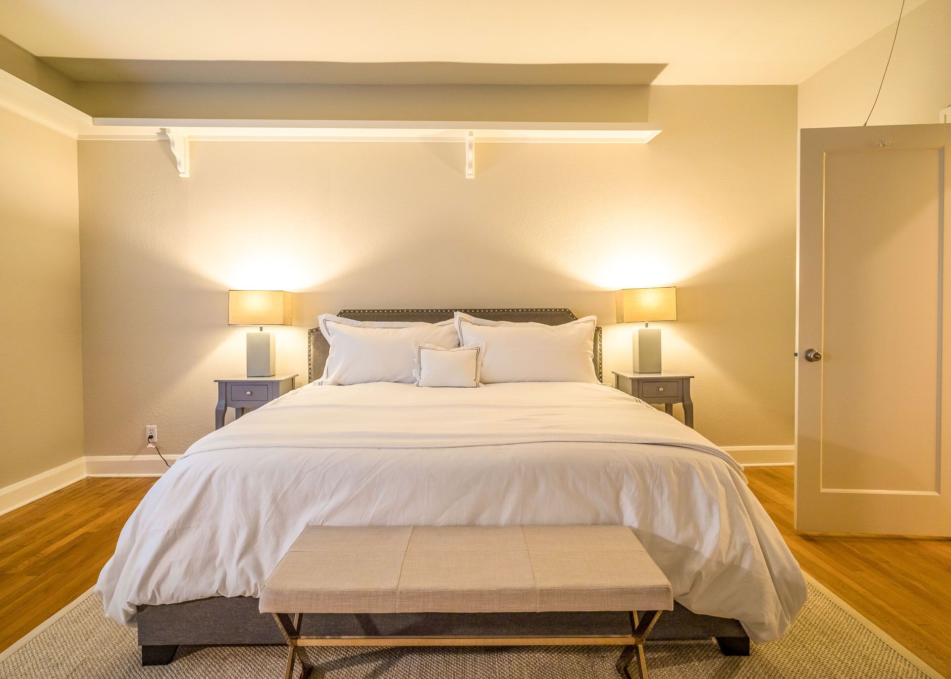 Welcoming Bungalow + Minutes to Downtown - Clarksville Sundown!