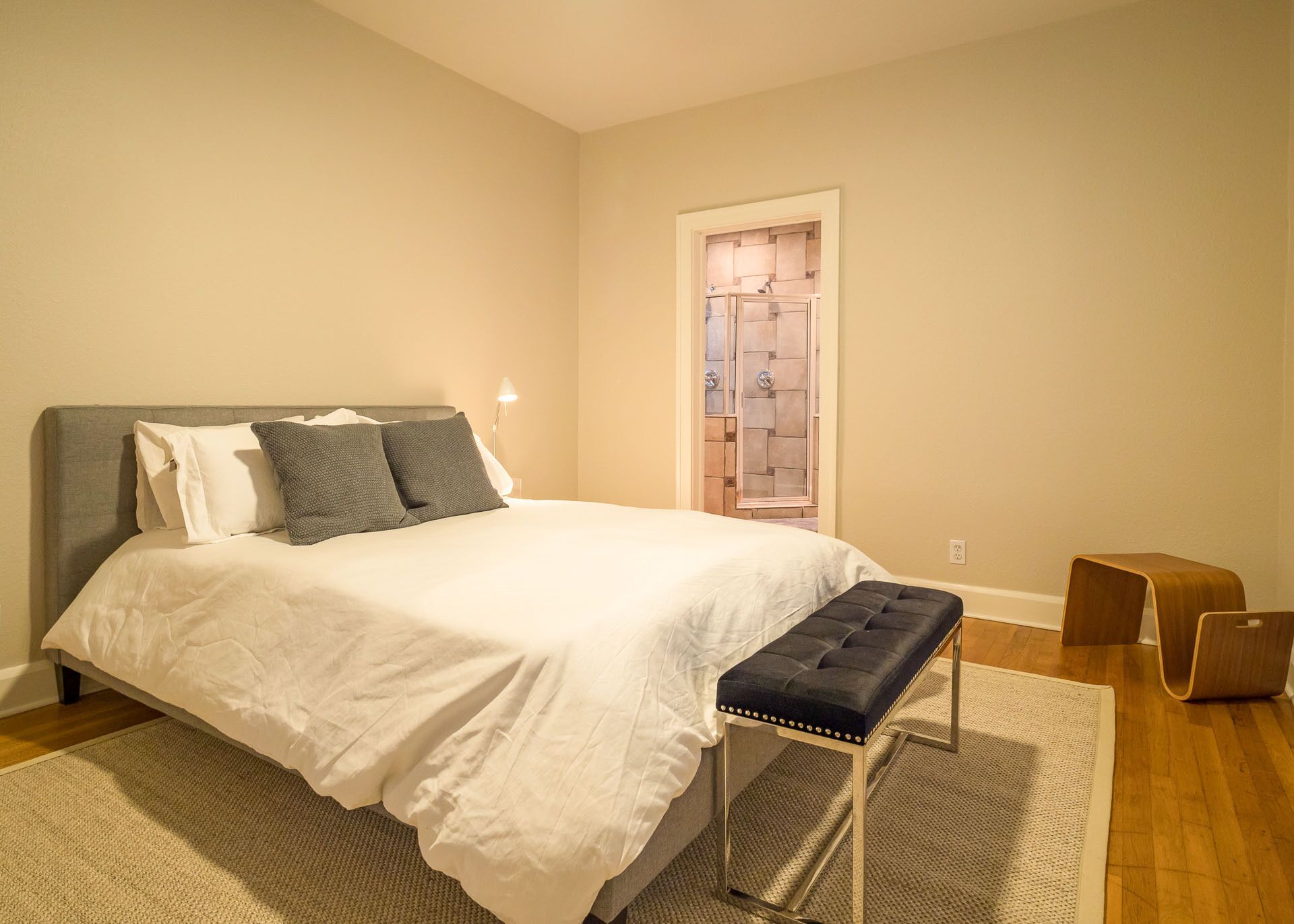 Welcoming Bungalow + Minutes to Downtown - Clarksville Sundown!