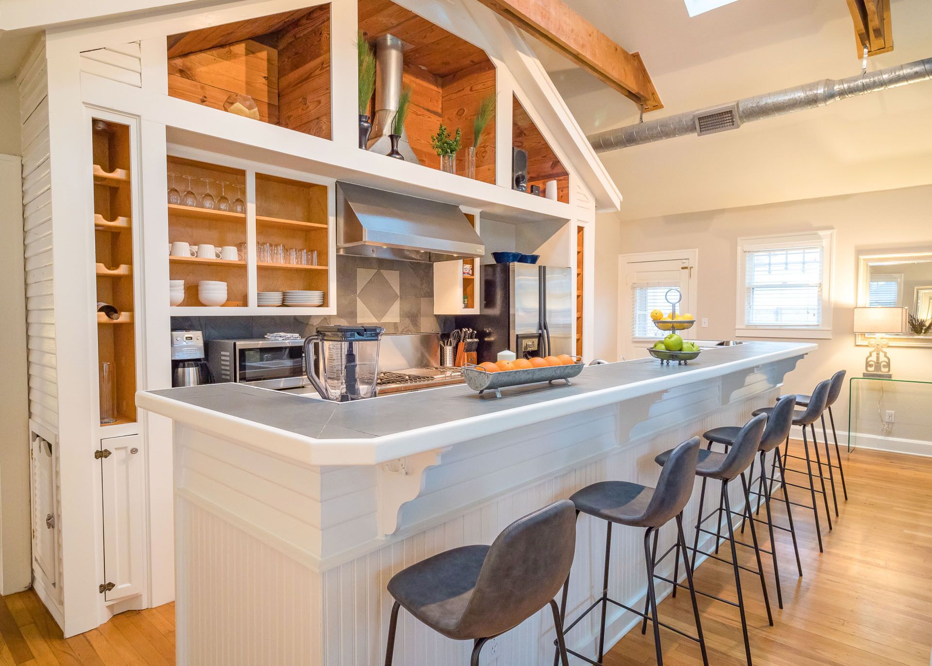 Welcoming Bungalow + Minutes to Downtown - Clarksville Sundown!