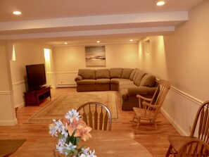 Smart-TV, Kamin, Stereoanlage