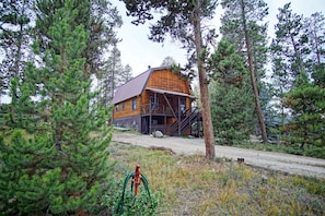 Exterior - Cabin Close to Beacon Landing Marina w/ Wraparound Deck, Outdoor furniture, Gas Grill (Grand Lake)
