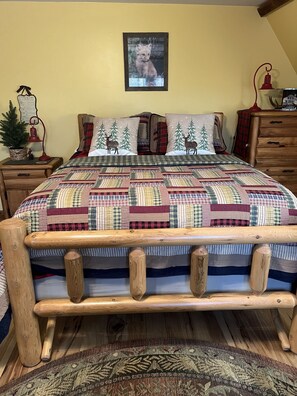 3 bedrooms, desk, iron/ironing board, free WiFi - Sonshine Cabin is your own private park. With wildlife or a hike to the creek. (Madison)