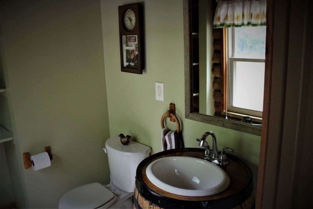 ENJOY THE PEACEFUL SURROUNDINGS AT SONSHINE CABIN AND HAVE A RELAXING TIME.<br>