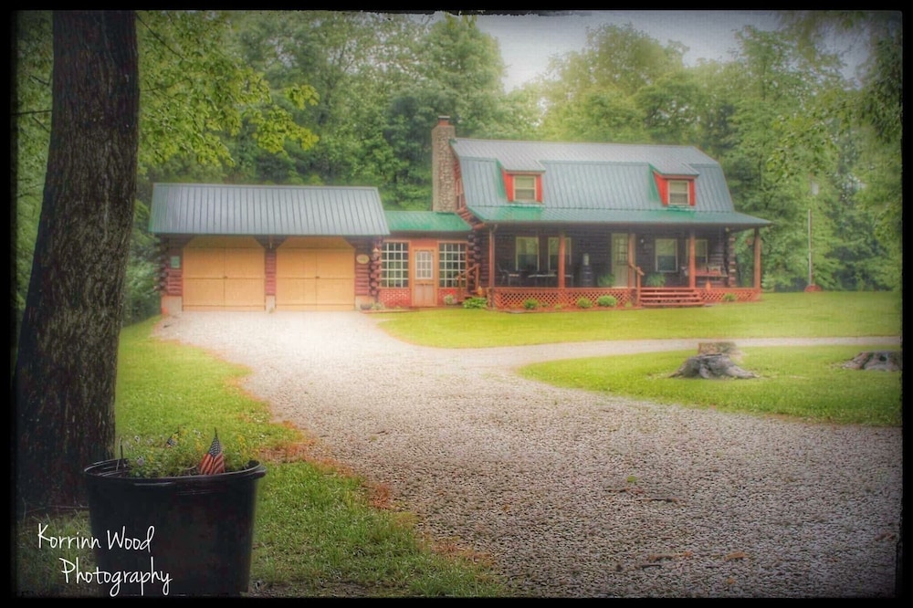 ENJOY THE PEACEFUL SURROUNDINGS AT SONSHINE CABIN AND HAVE A RELAXING TIME.<br>