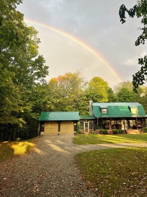 Exterior - Sonshine Cabin is your own private park. With wildlife or a hike to the creek. (Madison)