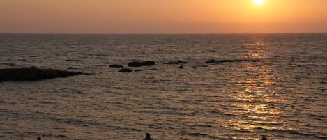 Una spiaggia nelle vicinanze