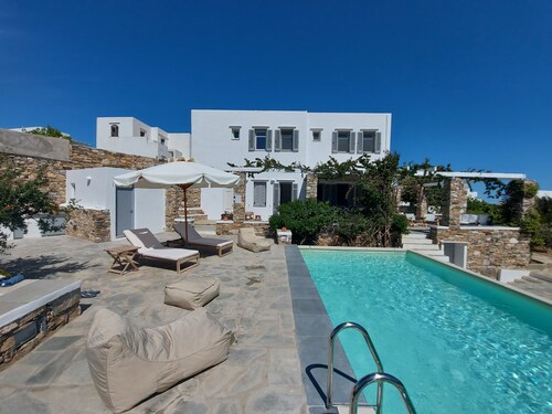 Family Pool Villa At The Heart Of Sifnos