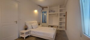 6 bedrooms, in-room safe, desk, iron/ironing board - Family Pool Villa At The Heart Of Sifnos (Sifnos)