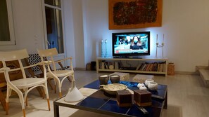 Smart TV, DVD player, stereo