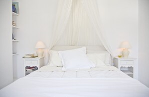 6 chambres, coffre-fort, bureau, fer et planche à repasser