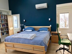 3 bedrooms, desk, iron/ironing board, travel cot