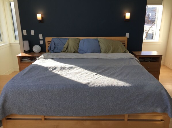 3 bedrooms, desk, iron/ironing board, travel cot