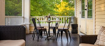 Saugatuck Modern Farmhouse - Walk Everywhere!