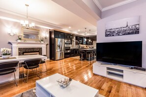 Interior - UltraLuxe Apt in Boston Brownstone2 in Prime Location (Brookline)