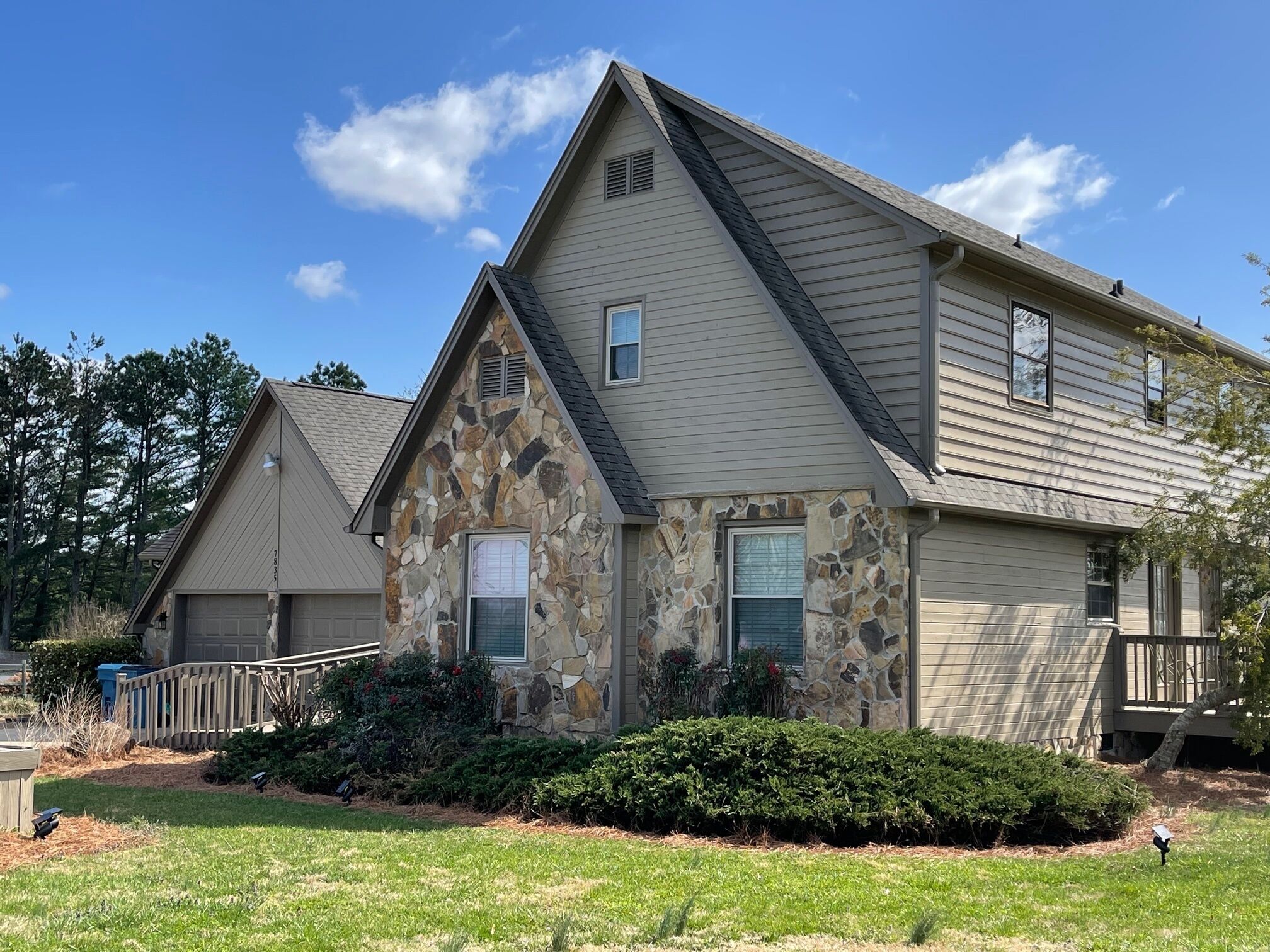 Large Friendly Home with Lots of Room for Entertaining