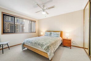 2 Schlafzimmer, Bügeleisen/Bügelbrett, kostenloses WLAN