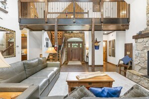 Smart-TV, peis, DVD-spiller og fotballspill